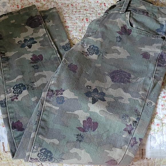 Seven7 Floral Camo jeans size 4 - Picture 4 of 7